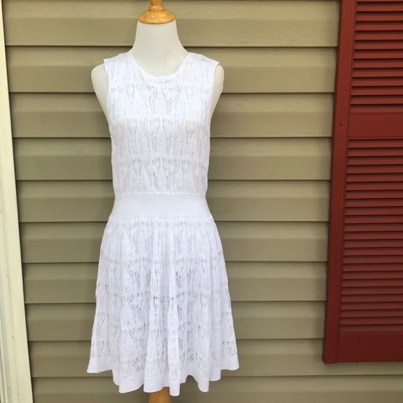 Vera Wang Dresses & Skirts - Vera Wang women’s sleeveless white crochet dress